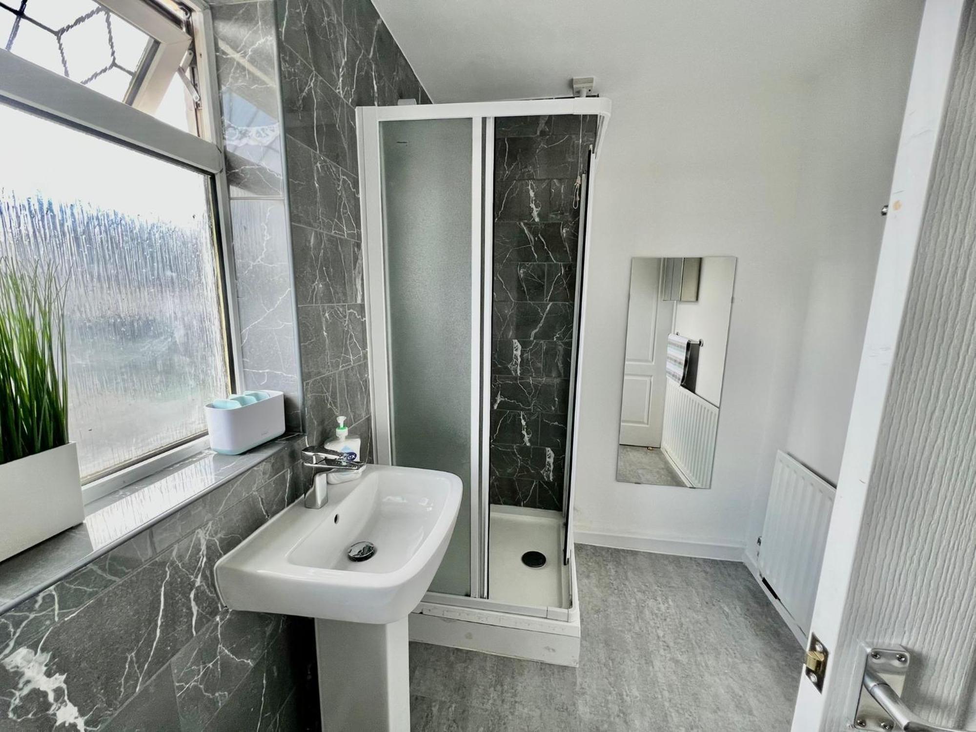 Executive 3 Bedroom Port Talbot Town Centre Margam Sleeps 7 Extérieur photo