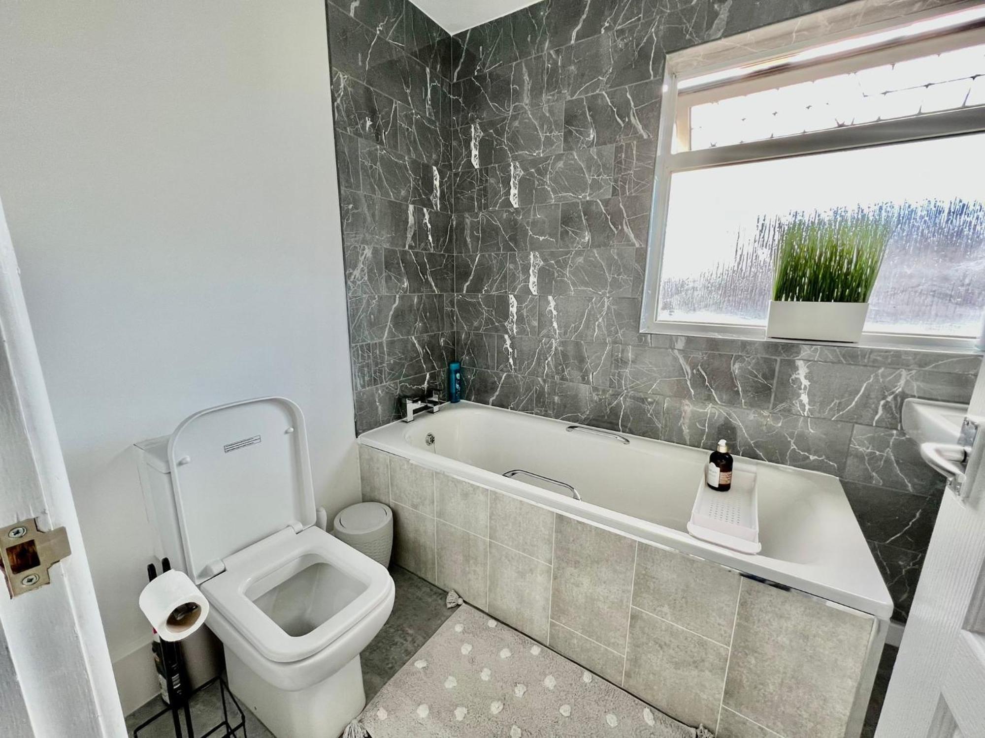 Executive 3 Bedroom Port Talbot Town Centre Margam Sleeps 7 Extérieur photo
