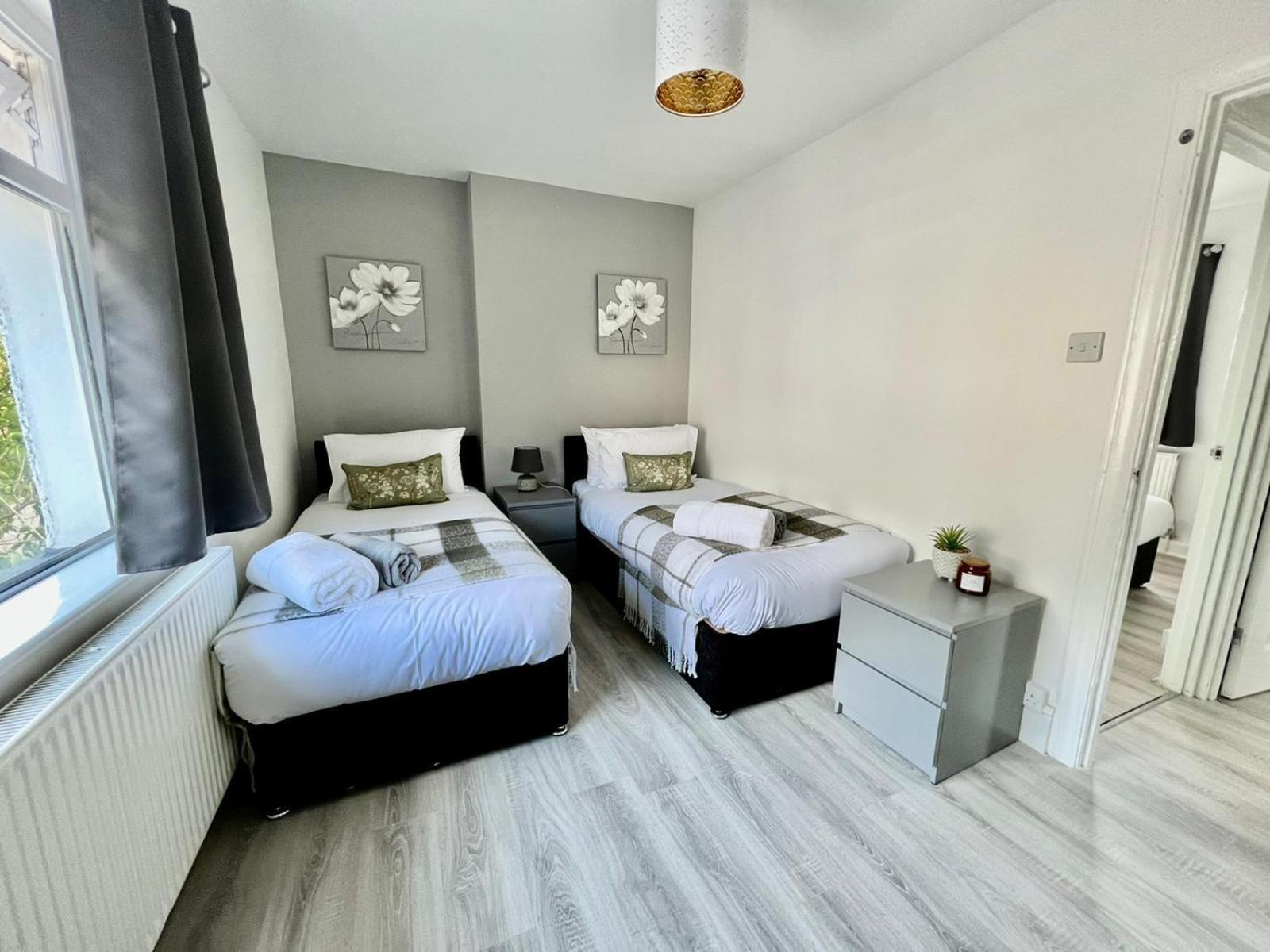 Executive 3 Bedroom Port Talbot Town Centre Margam Sleeps 7 Chambre photo